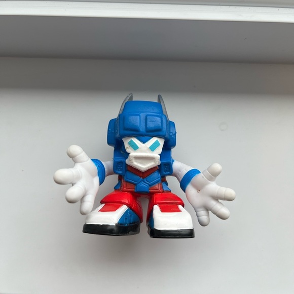 Teach Deck Blue and Red Action Figure Toy - Picture 2 of 4